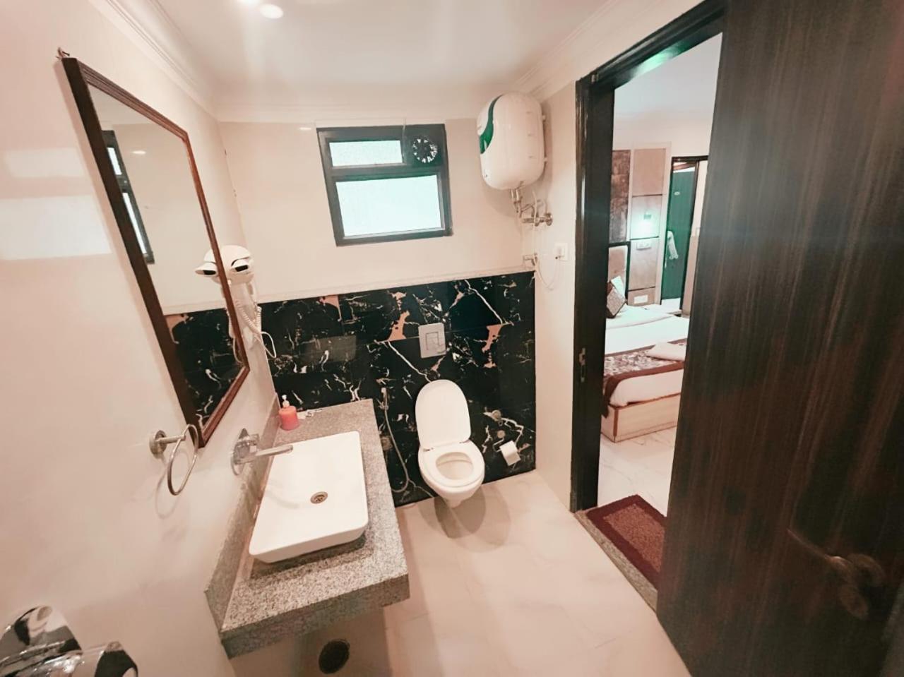 Hotel Almora Inn - Near By Delhi International Airport - With Free Airport Pickup And Drop Νέο Δελχί Εξωτερικό φωτογραφία