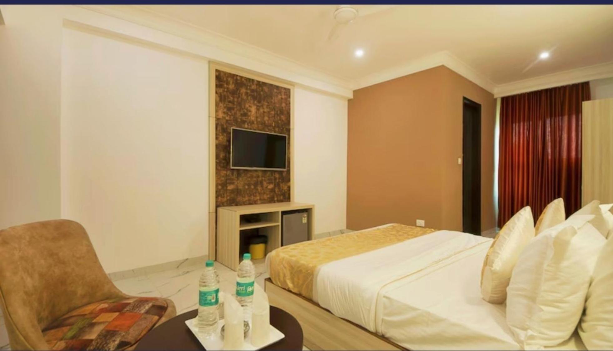 Hotel Almora Inn - Near By Delhi International Airport - With Free Airport Pickup And Drop Νέο Δελχί Εξωτερικό φωτογραφία