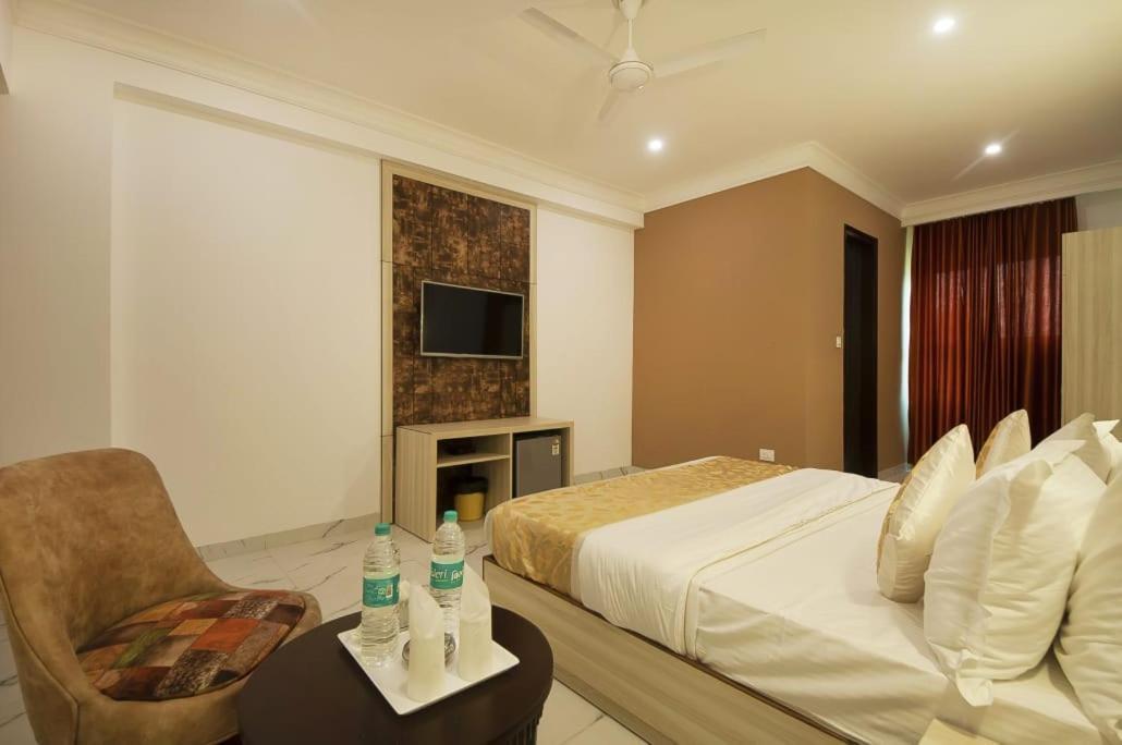 Hotel Almora Inn - Near By Delhi International Airport - With Free Airport Pickup And Drop Νέο Δελχί Εξωτερικό φωτογραφία