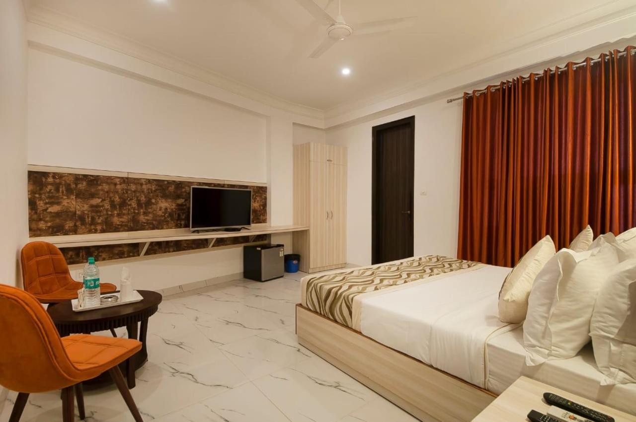 Hotel Almora Inn - Near By Delhi International Airport - With Free Airport Pickup And Drop Νέο Δελχί Εξωτερικό φωτογραφία