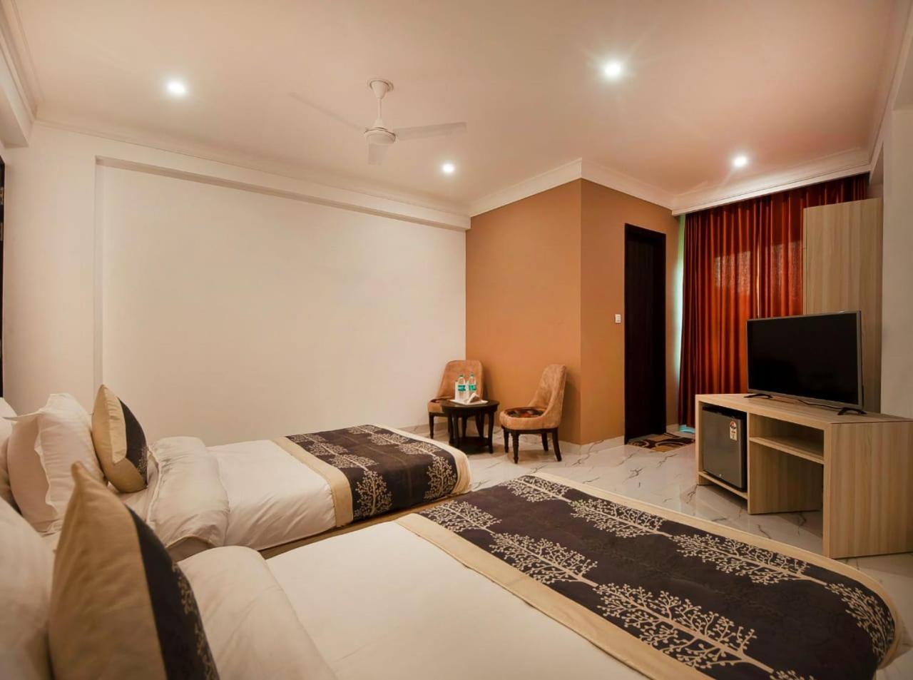 Hotel Almora Inn - Near By Delhi International Airport - With Free Airport Pickup And Drop Νέο Δελχί Εξωτερικό φωτογραφία
